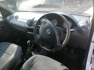 2015 NISSAN NP200 BAKKIE 1.6 WITH CANOPY (GLASS) IN EXCELLENT CONDITION