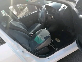 2015 NISSAN NP200 BAKKIE 1.6 WITH CANOPY (GLASS) IN EXCELLENT CONDITION