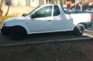 2017 NISSAN NP200 BAKKIE 1.6 IN EXCELLENT CONDITION