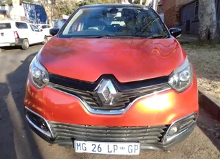 2015 RENAULT CAPTUR 900T AUTOMATIC TRANSMISSION WITH LEATHER SEATS AND REVERSE SENSORS