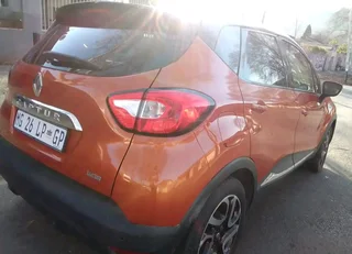 2015 RENAULT CAPTUR 900T AUTOMATIC TRANSMISSION WITH LEATHER SEATS AND REVERSE SENSORS