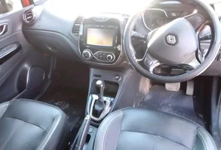 2015 RENAULT CAPTUR 900T AUTOMATIC TRANSMISSION WITH LEATHER SEATS AND REVERSE SENSORS