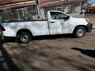 2021 TOYOTA HILUX SINGLE CAB 2.0 VVTI LOW RIDER IN EXCELLENT CONDITION