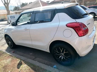 2024 SUZUKI SWIFT 1.2 MANUAL TRANSMISSION WITH FULL SERVICE HISTORY