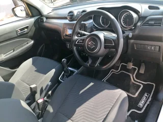 2024 SUZUKI SWIFT 1.2 MANUAL TRANSMISSION WITH FULL SERVICE HISTORY