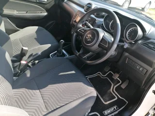 2024 SUZUKI SWIFT 1.2 MANUAL TRANSMISSION WITH FULL SERVICE HISTORY