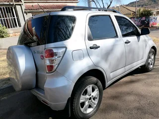 2010 DAIHATSU TERIOS 1.5 MANUAL TRANSMISSION IN EXCELLENT CONDITION