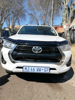 2022 TOYOTA HILUX DOUBLE CAB 2.4 GD6 4X4 MANUAL TRANSMISSION WITH SERVICE BOOK