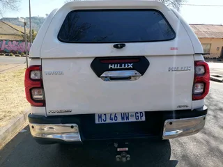 2022 TOYOTA HILUX DOUBLE CAB 2.4 GD6 4X4 MANUAL TRANSMISSION WITH SERVICE BOOK