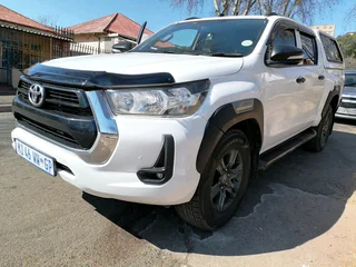 2022 TOYOTA HILUX DOUBLE CAB 2.4 GD6 4X4 MANUAL TRANSMISSION WITH SERVICE BOOK