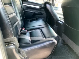 2022 TOYOTA HILUX DOUBLE CAB 2.4 GD6 4X4 MANUAL TRANSMISSION WITH SERVICE BOOK