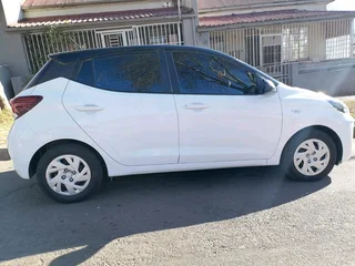 2023 HYUNDAI I10 GRAND 1.0 MANUAL TRANSMISSION WITH REVERSE CAMERA AND SENSORS