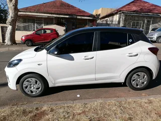 2023 HYUNDAI I10 GRAND 1.0 MANUAL TRANSMISSION WITH REVERSE CAMERA AND SENSORS