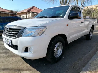 2013 TOYOTA HILUX SINGLE CAB 2.0 VVTI PETROL LOW RIDER IN EXCELLENT CONDITION