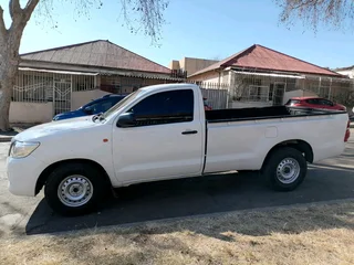 2013 TOYOTA HILUX SINGLE CAB 2.0 VVTI PETROL LOW RIDER IN EXCELLENT CONDITION