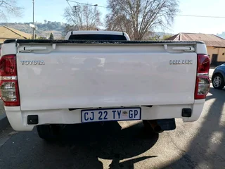 2013 TOYOTA HILUX SINGLE CAB 2.0 VVTI PETROL LOW RIDER IN EXCELLENT CONDITION