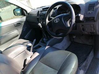 2013 TOYOTA HILUX SINGLE CAB 2.0 VVTI PETROL LOW RIDER IN EXCELLENT CONDITION