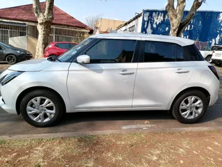 2025 SUZUKI SWIFT 1.2 MANUAL TRANSMISSION WITH SERVICE BOOK