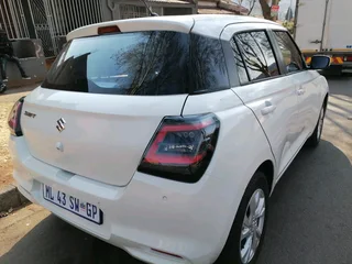 2025 SUZUKI SWIFT 1.2 MANUAL TRANSMISSION WITH SERVICE BOOK