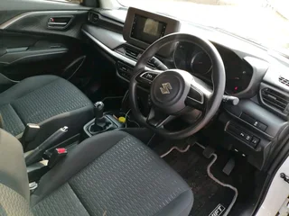 2025 SUZUKI SWIFT 1.2 MANUAL TRANSMISSION WITH SERVICE BOOK