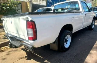 2017 NISSAN NP300 SINGLE CAB 2.0 PETROL MANUAL TRANSMISSION IN EXCELLENT CONDITION