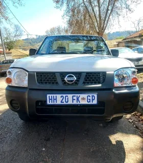 2017 NISSAN NP300 SINGLE CAB 2.0 PETROL MANUAL TRANSMISSION IN EXCELLENT CONDITION