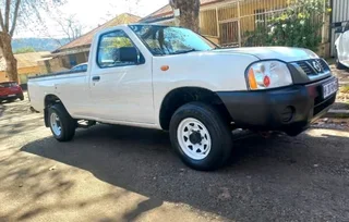 2017 NISSAN NP300 SINGLE CAB 2.0 PETROL MANUAL TRANSMISSION IN EXCELLENT CONDITION