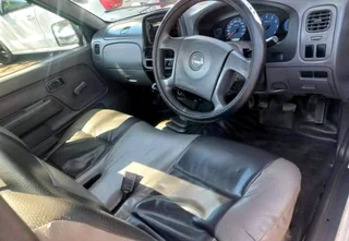 2017 NISSAN NP300 SINGLE CAB 2.0 PETROL MANUAL TRANSMISSION IN EXCELLENT CONDITION