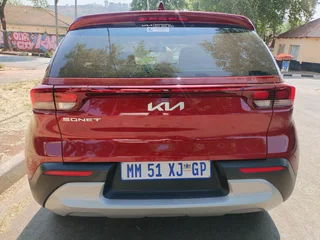 2022 KIA SONET 1.5 AUTOMATIC TRANSMISSION IN EXCELLENT CONDITION WITH REVERSE CAMERA AND SENSORS