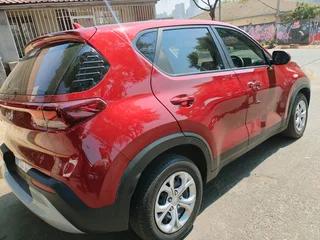 2022 KIA SONET 1.5 AUTOMATIC TRANSMISSION IN EXCELLENT CONDITION WITH REVERSE CAMERA AND SENSORS