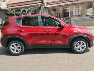 2022 KIA SONET 1.5 AUTOMATIC TRANSMISSION IN EXCELLENT CONDITION WITH REVERSE CAMERA AND SENSORS