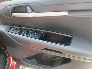 2022 KIA SONET 1.5 AUTOMATIC TRANSMISSION IN EXCELLENT CONDITION WITH REVERSE CAMERA AND SENSORS