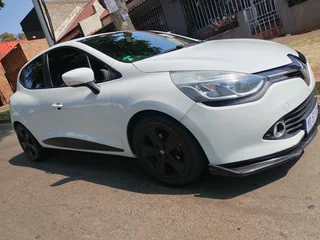 2015 RENAULT CLIO 4 900T MANUAL TRANSMISSION IN EXCELLENT CONDITION