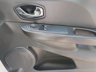 2015 RENAULT CLIO 4 900T MANUAL TRANSMISSION IN EXCELLENT CONDITION