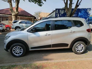 2023 Renault Triber 1.0 Manual Transmission In Excellent Condition With Service Book And Sensors