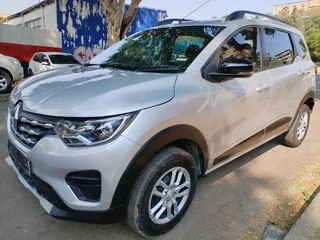 2023 RENAULT TRIBER 1.0 MANUAL TRANSMISSION IN EXCELLENT CONDITION WITH SERVICE BOOK AND SENSORS