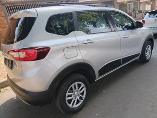 2023 RENAULT TRIBER 1.0 MANUAL TRANSMISSION IN EXCELLENT CONDITION WITH SERVICE BOOK AND SENSORS