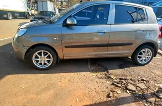 2011 KIA PICANTO MANUAL TRANSMISSION IN EXCELLENT CONDITION