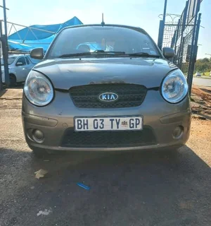 2011 KIA PICANTO MANUAL TRANSMISSION IN EXCELLENT CONDITION