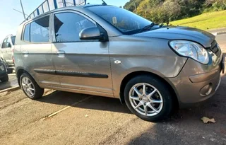 2011 KIA PICANTO MANUAL TRANSMISSION IN EXCELLENT CONDITION