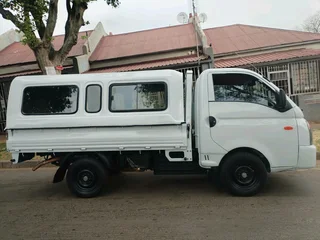 2015 Hyundai H100 Bakkie 2.6 Diesel In Excellent Condition With Canopy