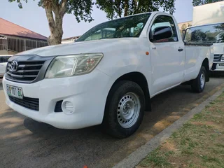 2012 TOYOTA HILUX SINGLE CAB 2.5 D4D MANUAL TRANSMISSION IN EXCELLENT CONDITION