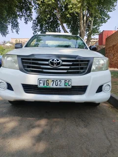 2012 TOYOTA HILUX SINGLE CAB 2.5 D4D MANUAL TRANSMISSION IN EXCELLENT CONDITION