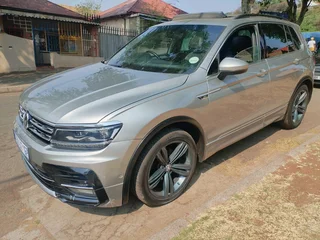 2019 VOLKSWAGEN TIGUAN 2.0 R LINE AUTOMATIC TRANSMISSION IN EXCELLENT CONDITION WITH SERVICE BOOK