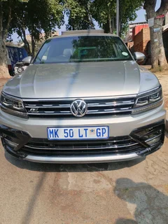 2019 VOLKSWAGEN TIGUAN 2.0 R LINE AUTOMATIC TRANSMISSION IN EXCELLENT CONDITION WITH SERVICE BOOK