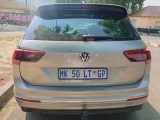 2019 VOLKSWAGEN TIGUAN 2.0 R LINE AUTOMATIC TRANSMISSION IN EXCELLENT CONDITION WITH SERVICE BOOK