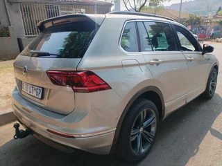 2019 VOLKSWAGEN TIGUAN 2.0 R LINE AUTOMATIC TRANSMISSION IN EXCELLENT CONDITION WITH SERVICE BOOK