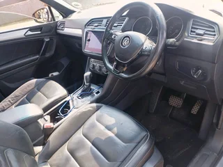2019 VOLKSWAGEN TIGUAN 2.0 R LINE AUTOMATIC TRANSMISSION IN EXCELLENT CONDITION WITH SERVICE BOOK
