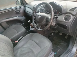 2014 HYUNDAI I10 MANUAL TRANSMISSION 1.1 IN EXCELLENT CONDITION