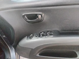 2014 HYUNDAI I10 MANUAL TRANSMISSION 1.1 IN EXCELLENT CONDITION